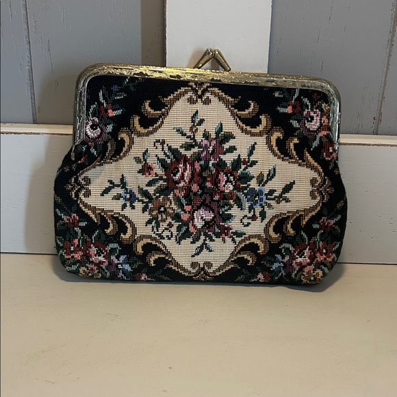 Handbags - Vgt Floral Tapestry coin purse w gold toned metal kiss lock clasp.
